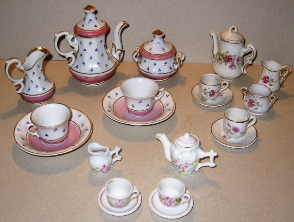 Lot De Dinette Ancienne En Métal Pour Poupée - Jouet Vintage Fille