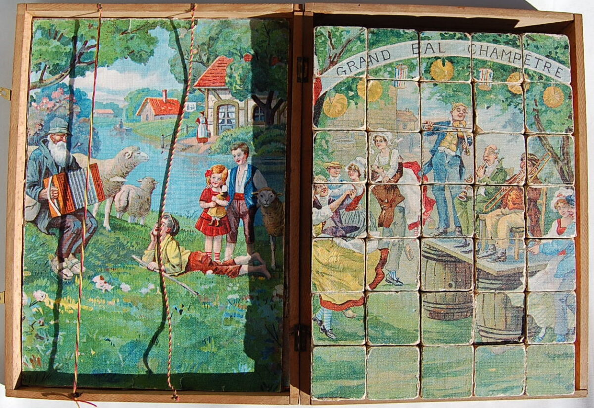 Jeux de cubes ancien (1900) avec phonographe en couverture