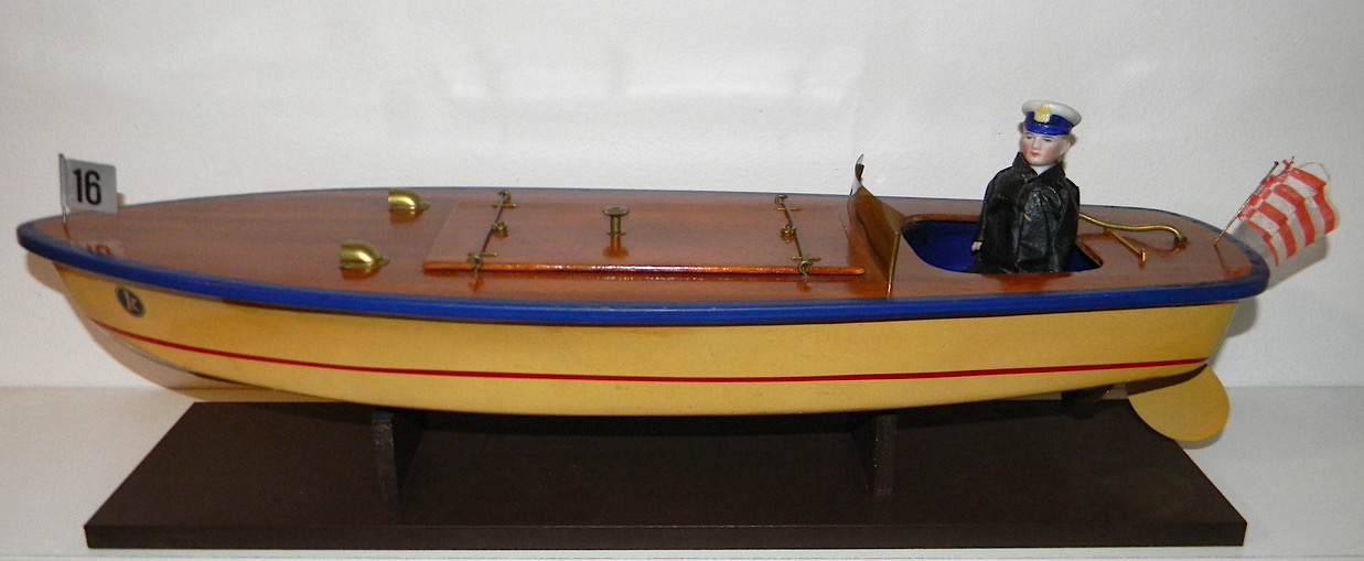 Jouet En Tôle - Pilote Pour Bateau, Canot, Pelle Et Voiture De Course JRD - Charles Rollet