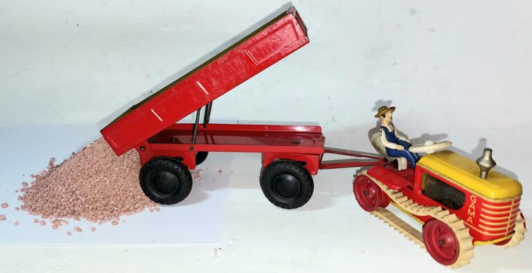 Ancien Petit Tracteur Agricole GAMA – Tôle Lithographiée – À Restaurer